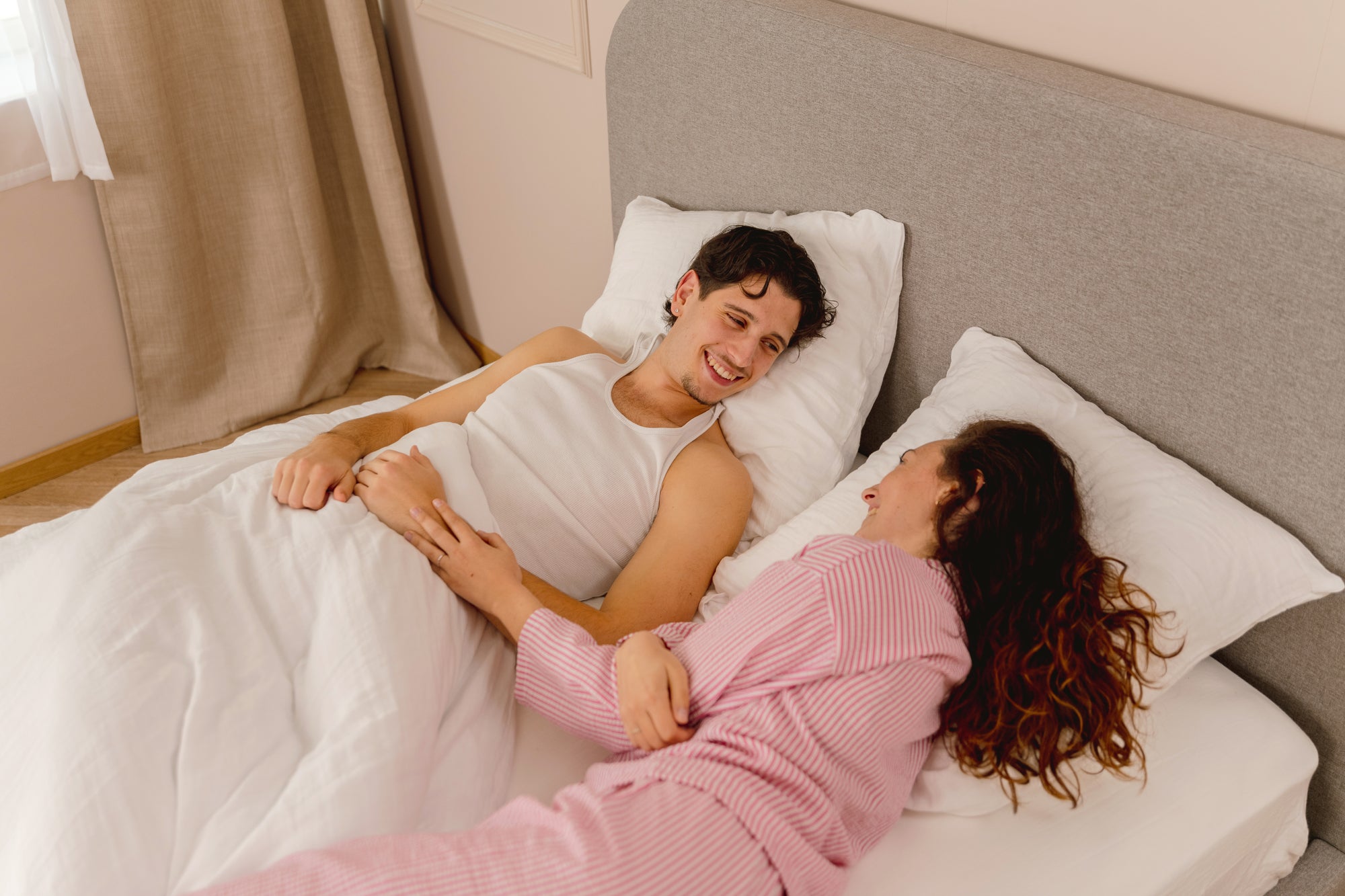 Alte Flecken aus der Matratze entfernen: So geht’s